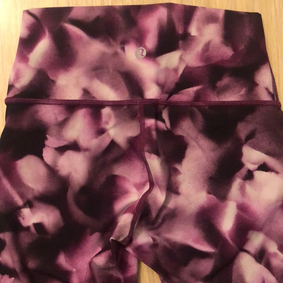 Lululemon, Train Time 7/8 length, Size 4 Leggings - Picture 2 of 4